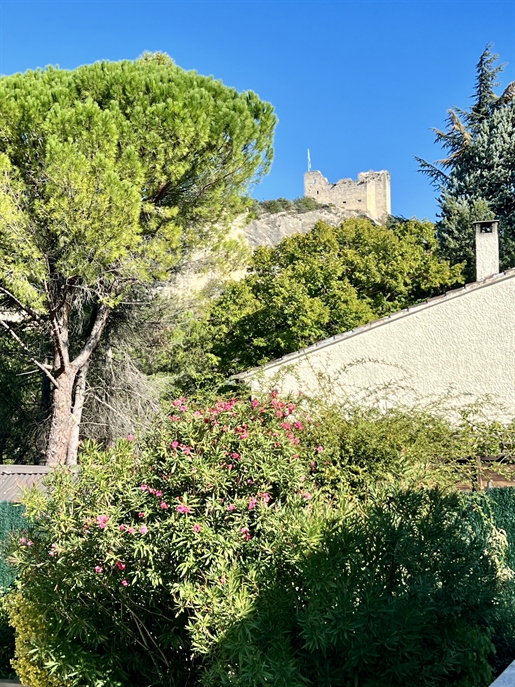 Villa with garden and pool castle view, near medieval town in Vaison-la-Romaine