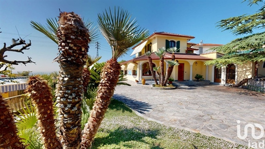 Fritliggende hus / Villa til salg 280 m² - 3 soveværelser - Sanremo
