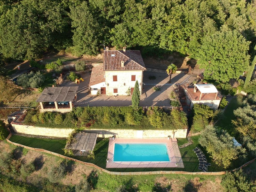 Renovated farmhouse with swimming pool located in a hilly position
