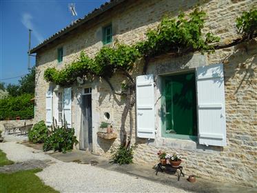 Typisches Bauernhaus aus der Charentes