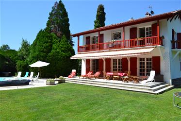 Baskiske villa med pool i idylliske landsby i nærheden af Biarritz