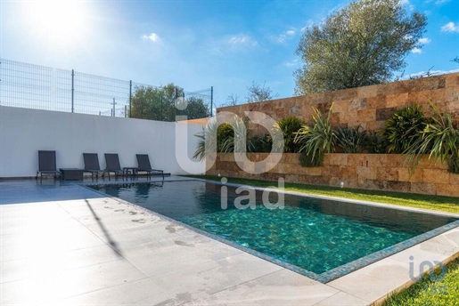House with 4 Rooms in Faro with 307,00 m²