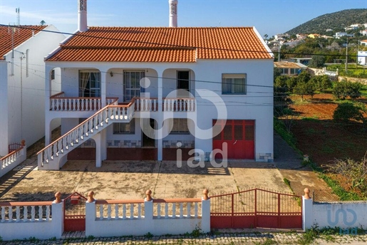 House with 4 Rooms in Faro with 244,00 m²