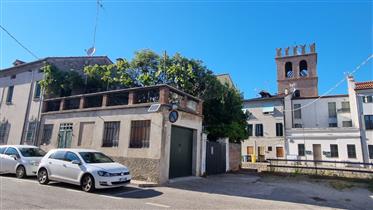 Large historic house in old town center at 90Km from Venice  