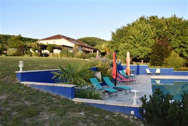Set of 2 houses and swimming pool on more than 1ha.