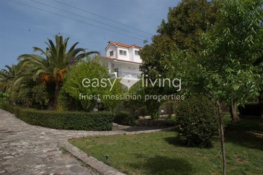 (For Sale) Residential Villa || Messinia/Petalidi - 650 Sq.m, 8 Bedrooms, 2.000.000€
