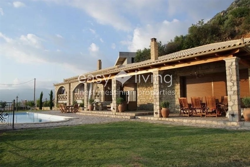(For Sale) Residential Villa || Messinia/Kalamata - 460 Sq.m, 4 Bedrooms, 1.750.000€