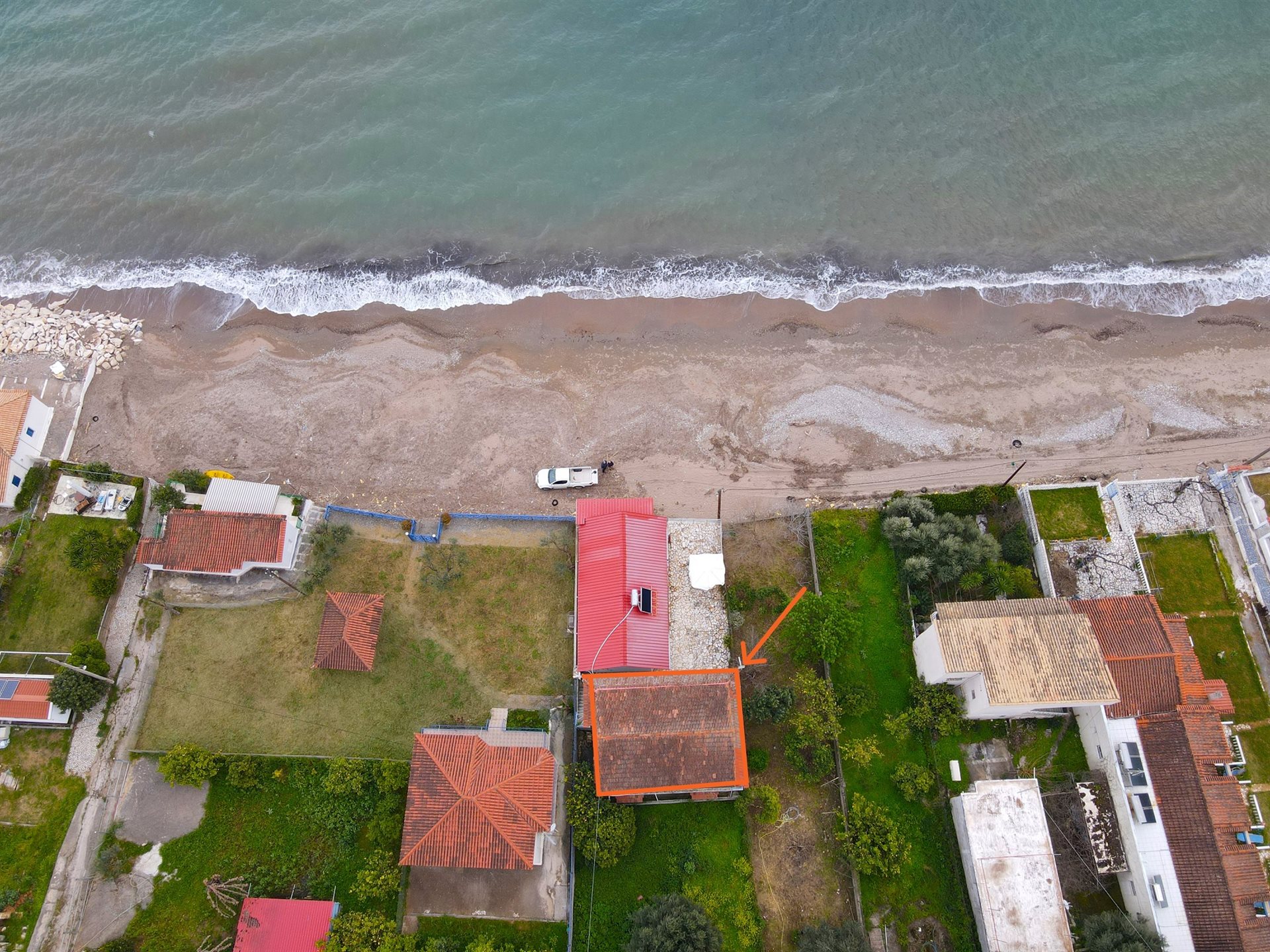 2381 – דירה בקומה הראשונה בשטח חוף ים