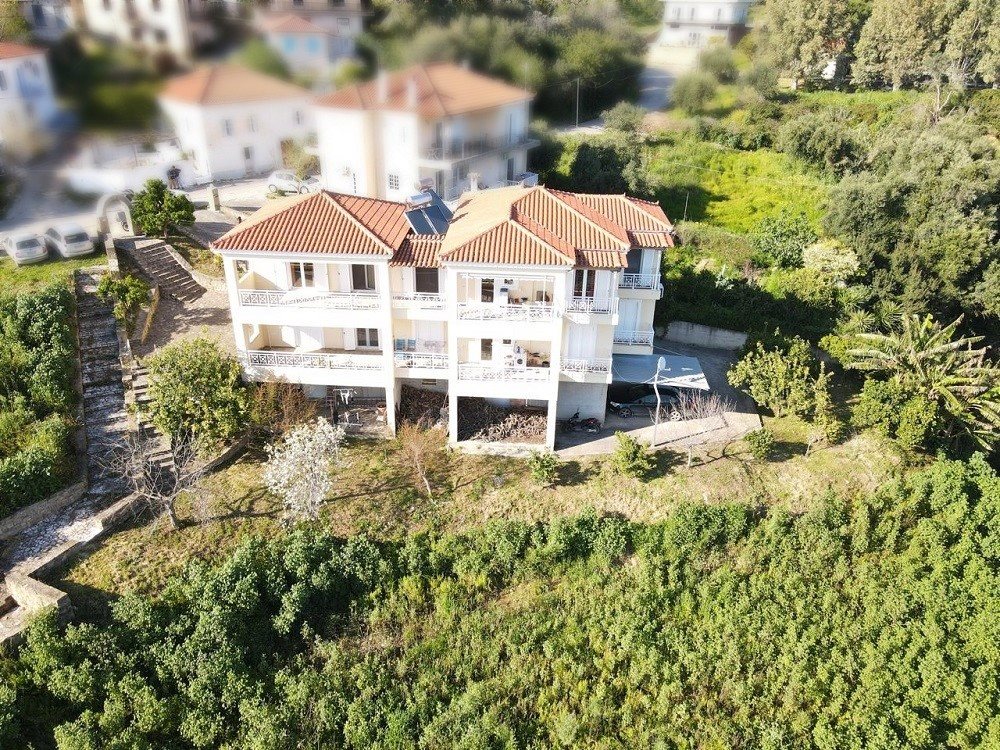 2392 – Μεγάλη ακίνητη περιουσία για ιδιωτική ή επαγγελματική χρήση
