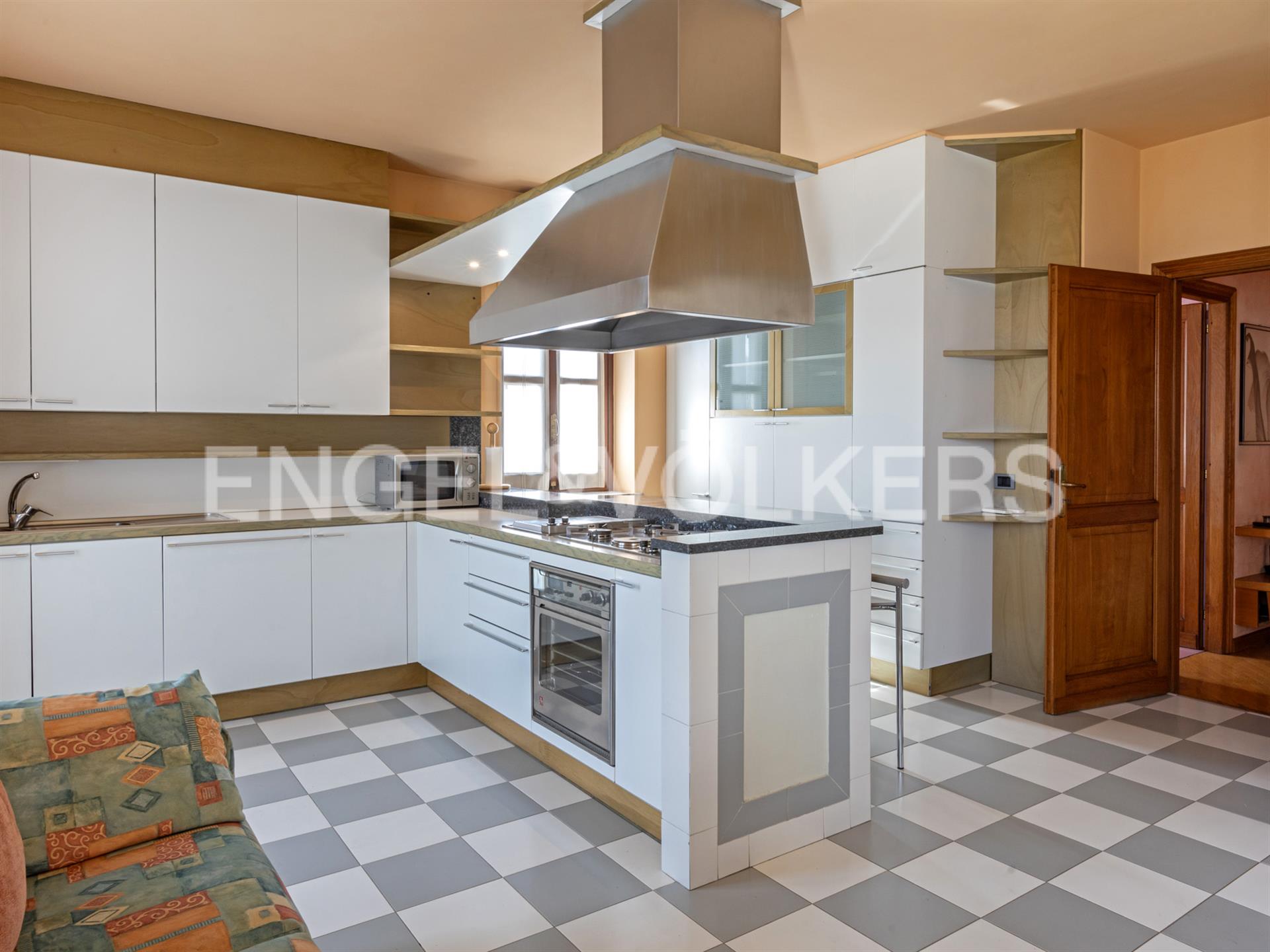 Independent villa with garden near the city centre