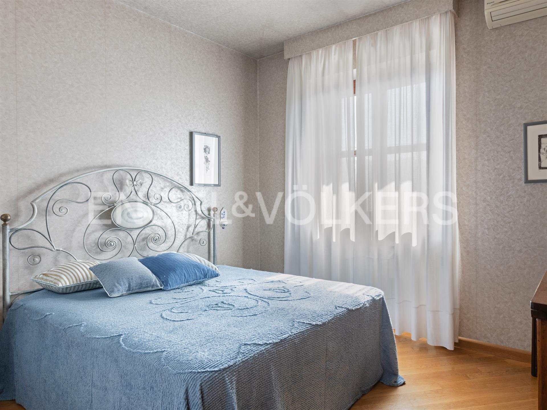 Independent villa with garden near the city centre