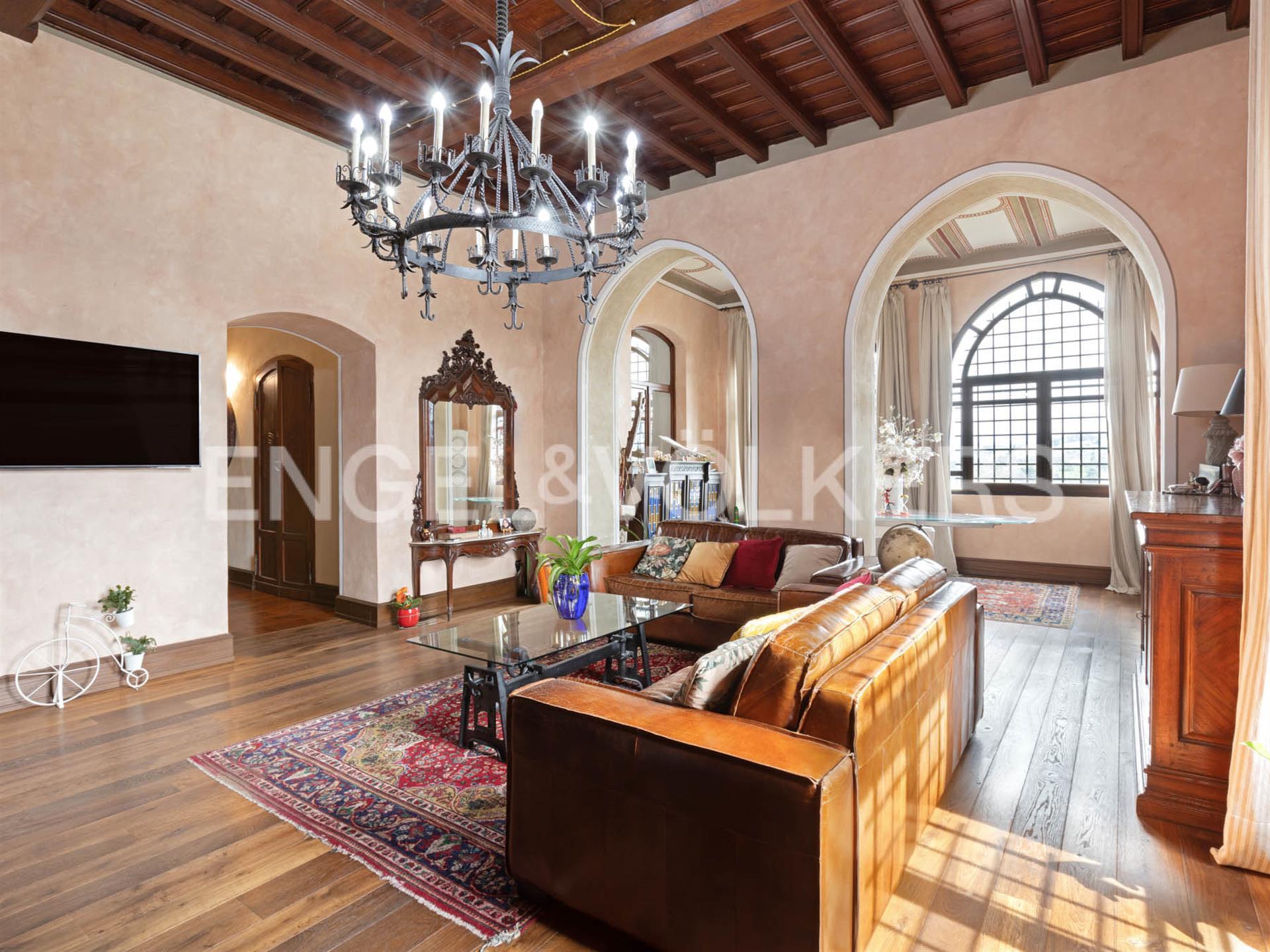 Majestic historic villa in a dominant position
