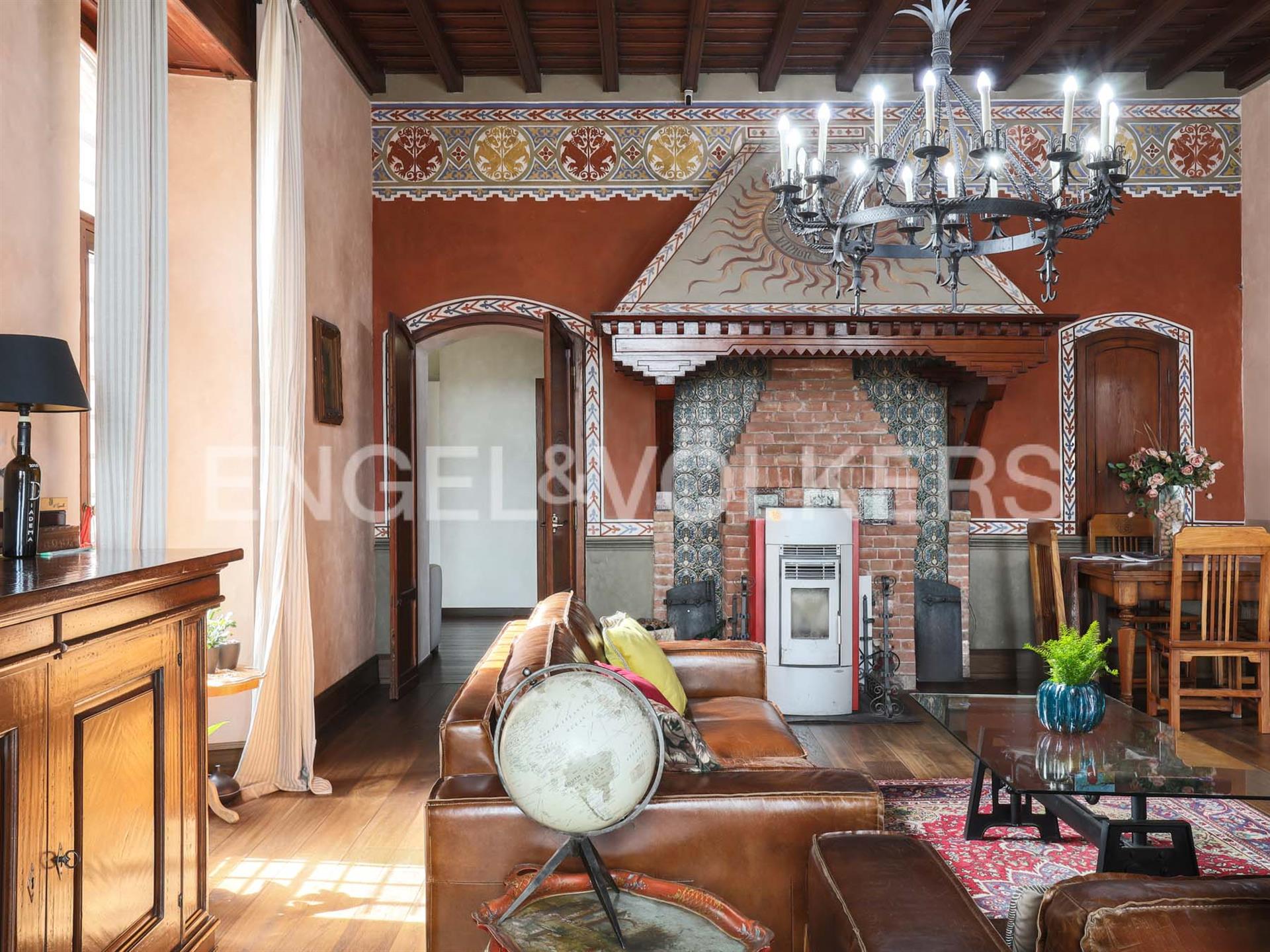 Majestic historic villa in a dominant position