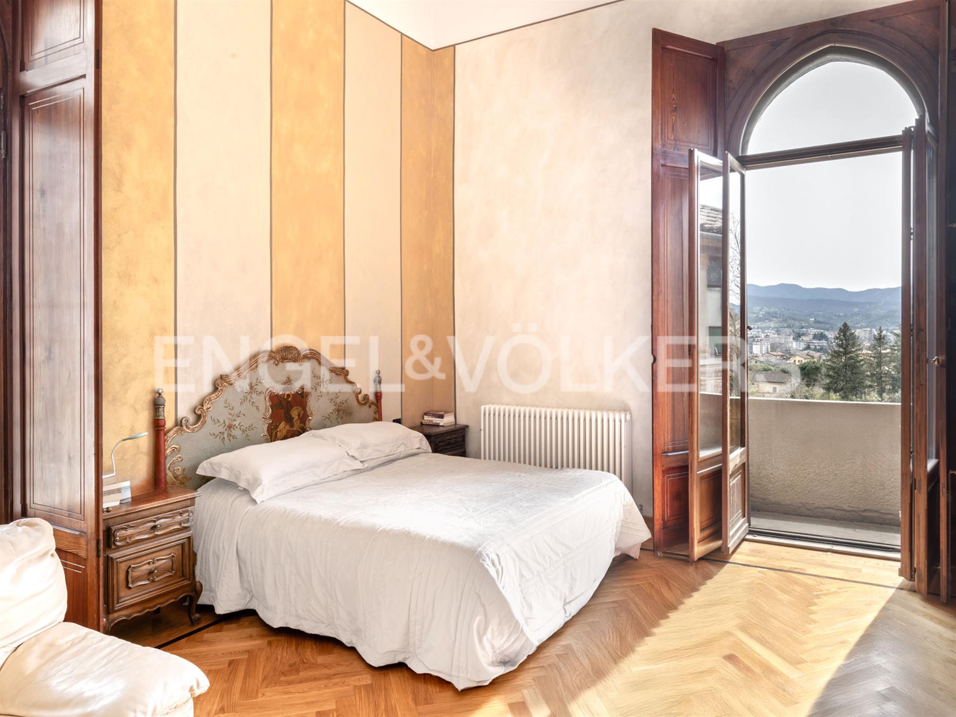 Majestic historic villa in a dominant position