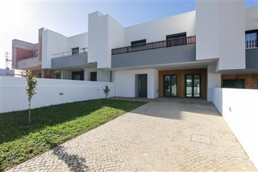 Fantastic townhouse in a quiet area in Sesimbra