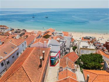 2 bedroom apartment 2 minutes walk from the beach of Sesimbra