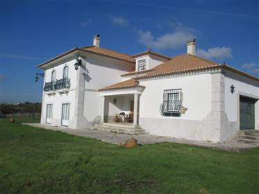 Maison d’architecture portugaise typique sur un terrain de 8.800 M2