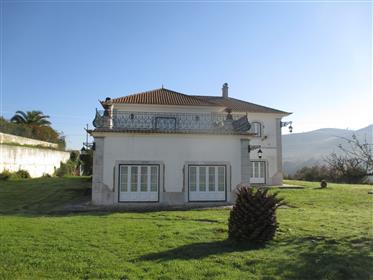 House of Typical Portuguese Architecture on a plot of land with 8.800 M2