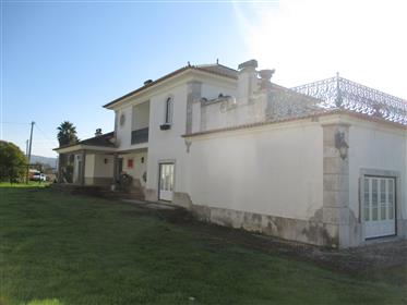 House of Typical Portuguese Architecture on a plot of land with 8.800 M2