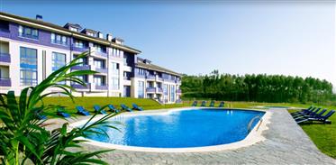 شقة كبيرة مع حمام سباحة على الساحل في إسبانيا