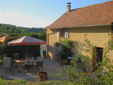 Good rentable cottage with pool and gite