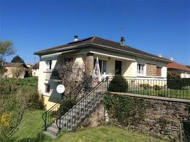 Detached 5 bedroom house in a village location
