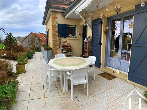 Charming house with pool, quiet location Burgundy