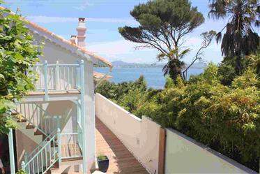 Villa bord de mer avec une maison d’hôtes rénovée entre Cannes et St Tropez