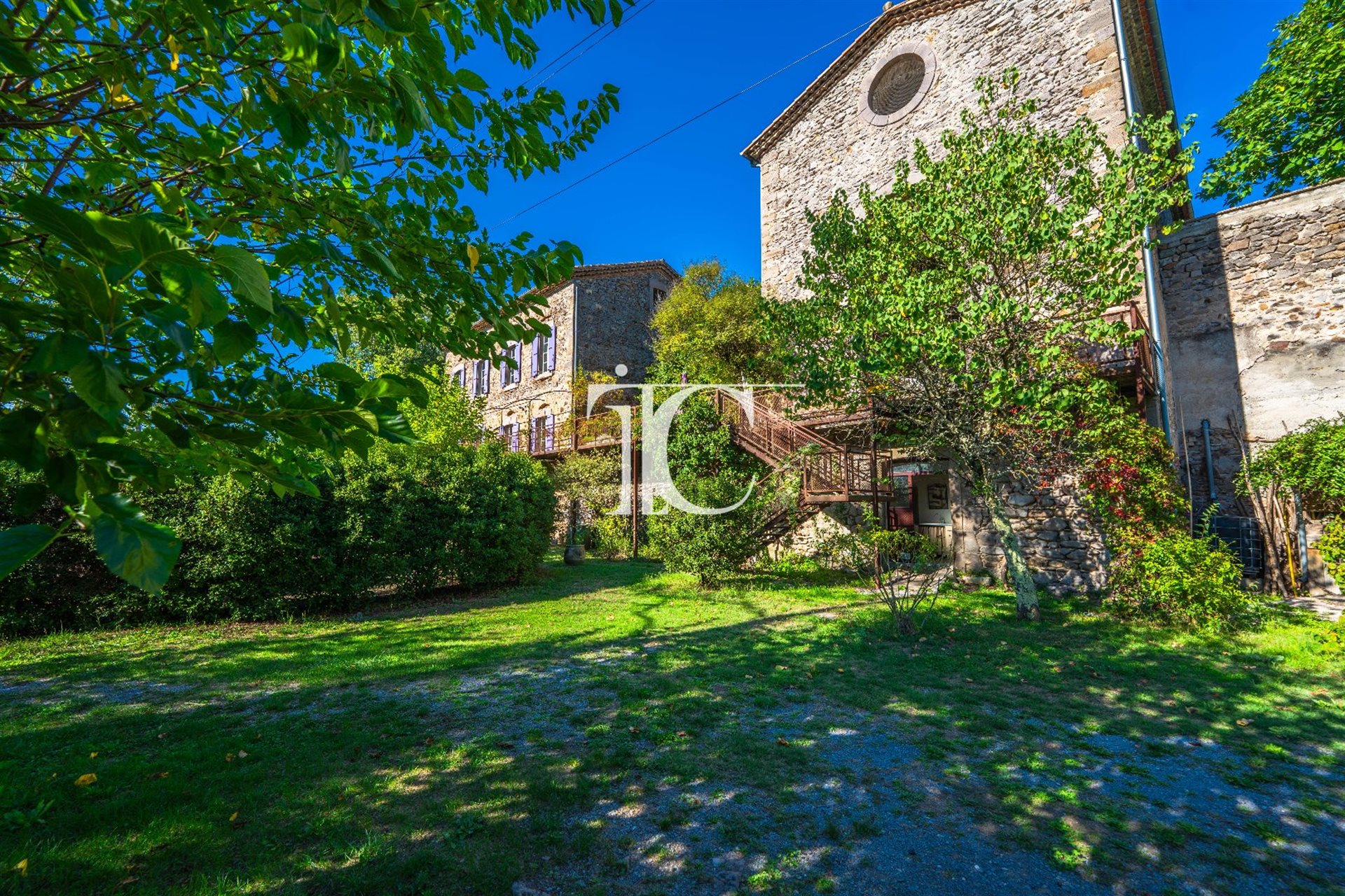 Mas Du XVIII. Storočia 379M2 Obytných Priestoru 8700M2 Pozemku Pri Rieke