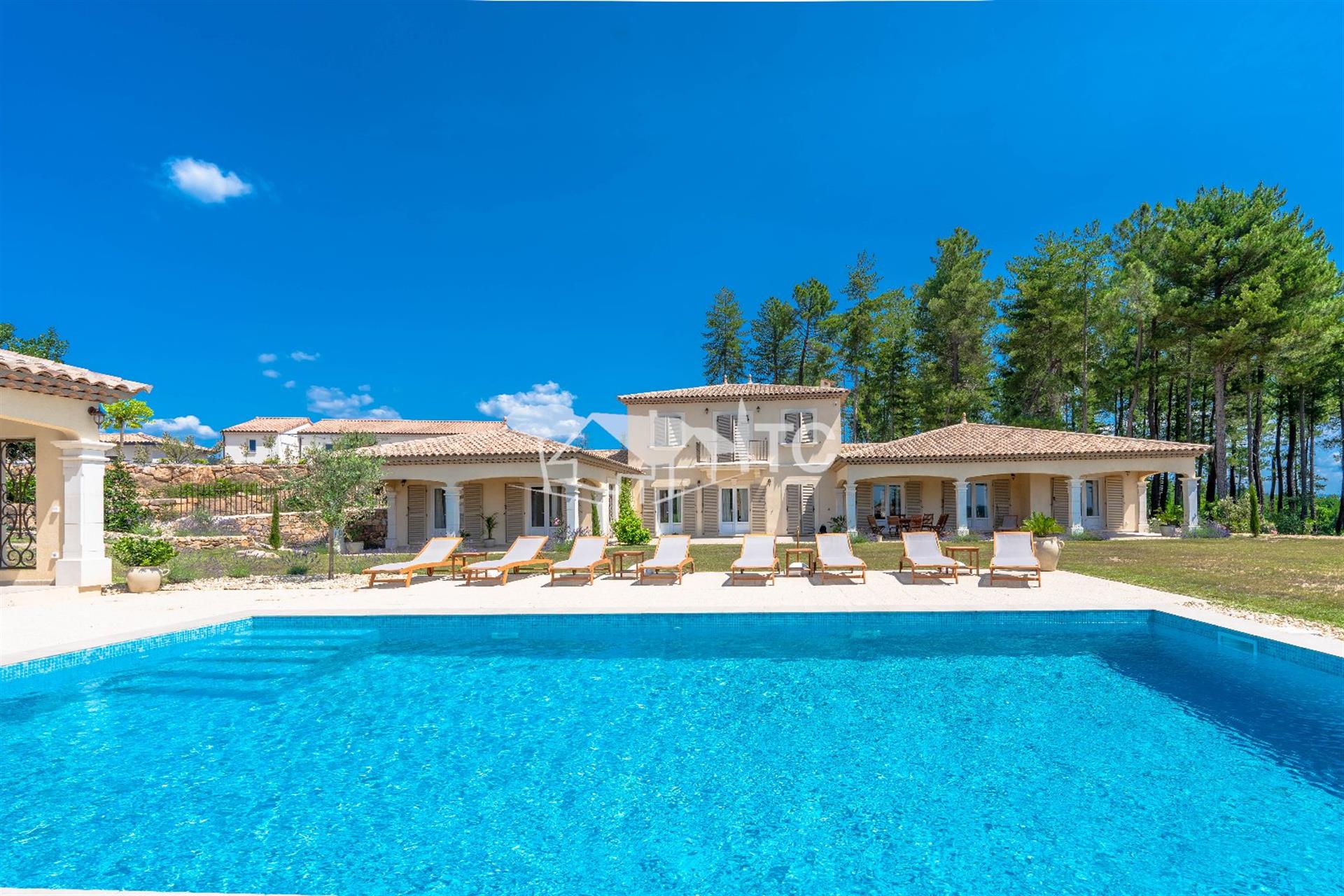 Superb Property 7 Bedrooms 6 Bathrooms Swimming Pool Dominant View 3000M² Of Land.