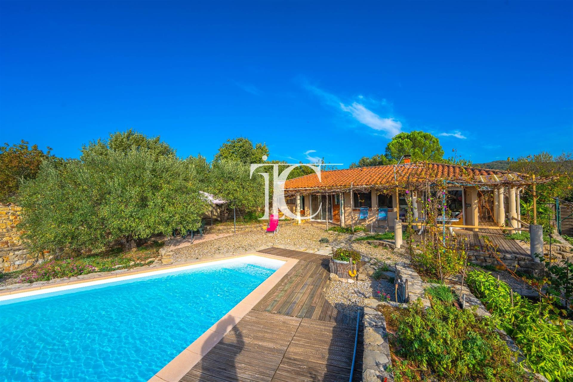 Maison En Pierre 223m² Habitables Terrain 4625m² Piscine A Debordement Vue Panoramique 