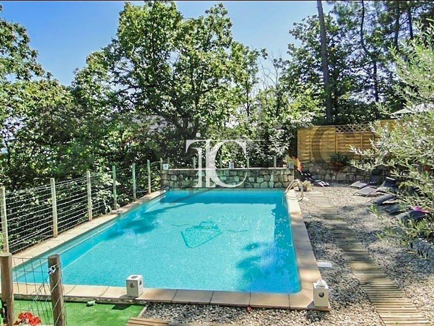 Tres Beau Mas De Village * Vue Degagee *  Deux Gites  Et Un Studio * Terrain Arbore Avec Grande Pisc