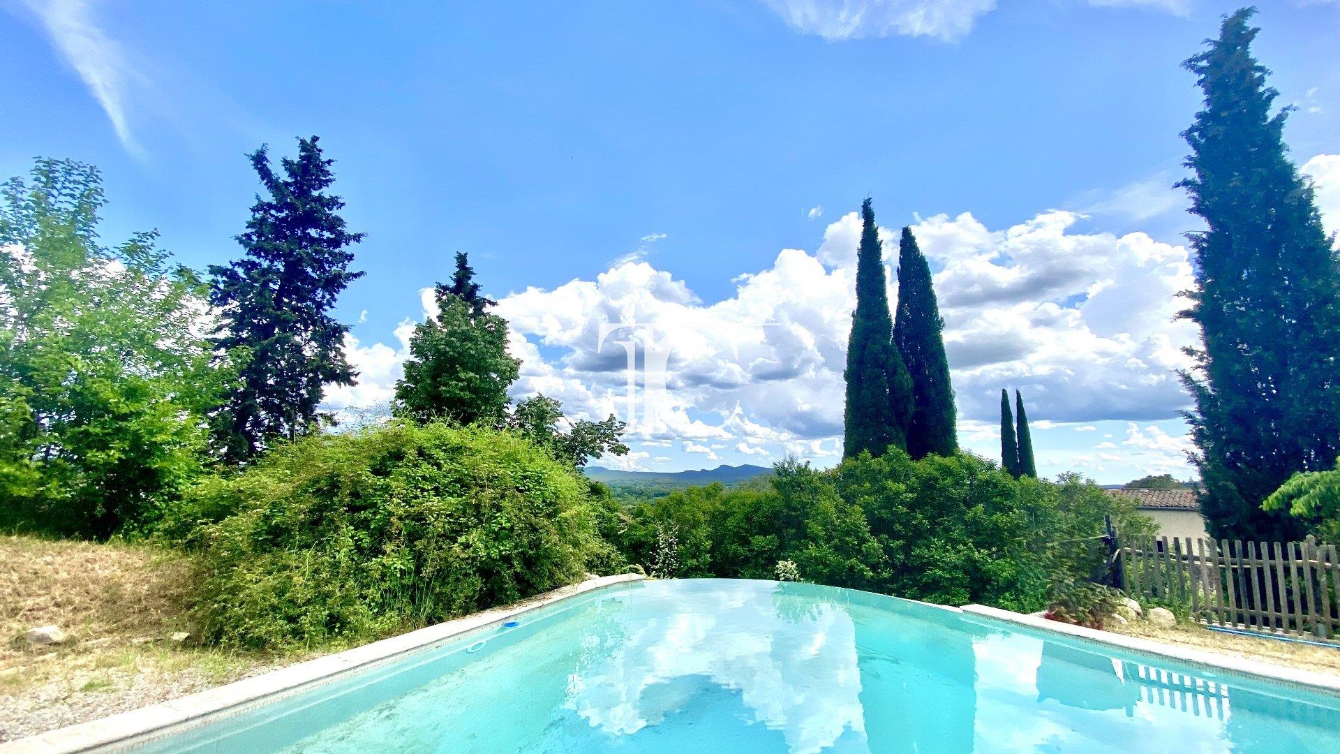 Single storey villa 264M2 with view, 4 bedrooms + 1 gîte, swimming pool, terrace, on 2696M2