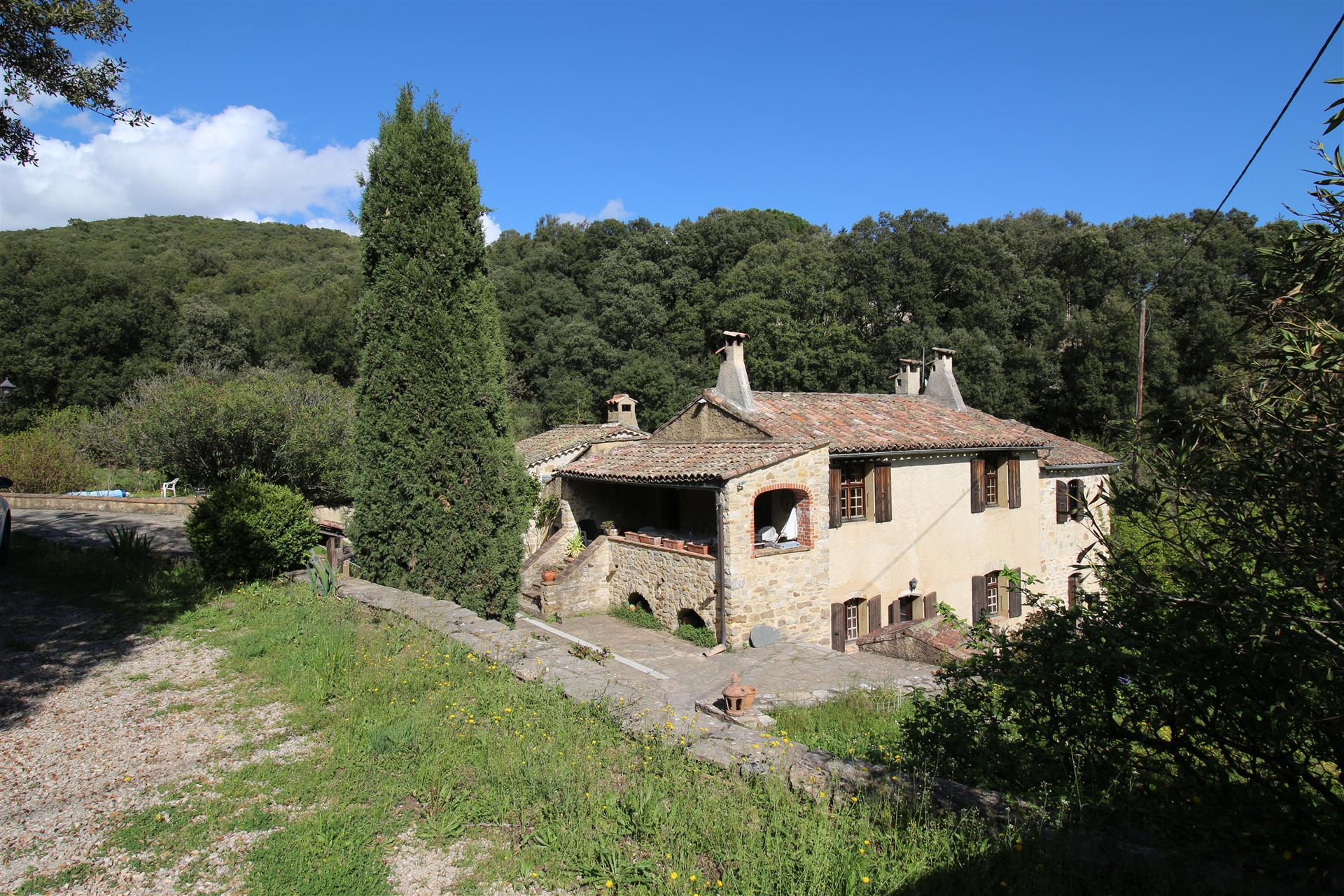 Property in a haven of peace on 2030 m² of land