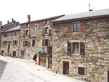 Traditionele stenen huis te koop