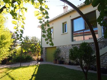 Lovely detached house, 142 m² interior, swimming pool and garage!