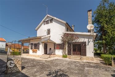 Maison à vendre, garage, terrasses, jardin, près de Cadaval, au Portugal