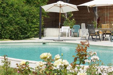 Georgeous къща с басейн и пълен изглед на Пиренеите