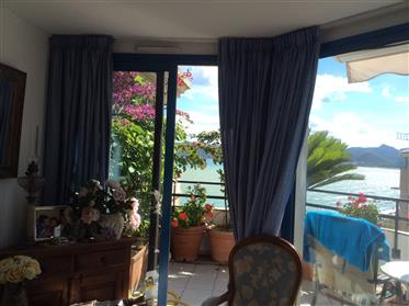 Øverste etage lejlighed med udsigt over havet i Cannes La Bocca