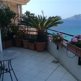 Bovenste verdieping appartement met uitzicht op zee in Cannes La Bocca