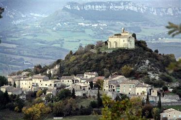 Maison spacieux dans joli village perché dans la Drôme