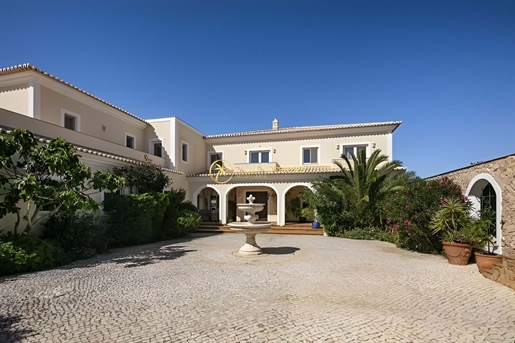 Impressive 7-bed villa with pool and stunning sea views on a big plot