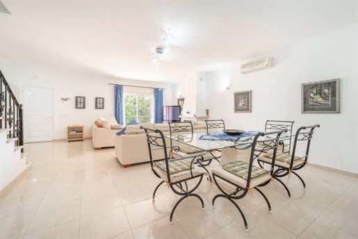 Spacious 3-bedroom townhouse with communal pool and sea views