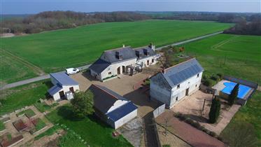 Някогашна ферма, реновирана в близост до Tours