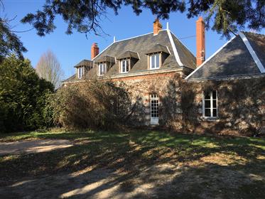 Charmante woning van het begin van de 20e eeuw te renoveren in de Loire vallei