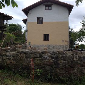 Hus med gård i Asturien