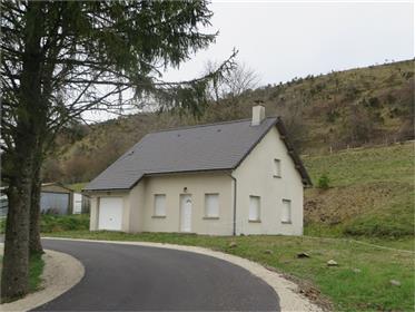 Dom z Auvergne (Cantal) 2008
