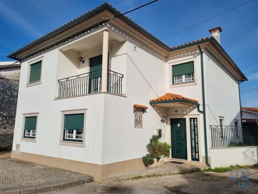 Traditional house with 4 Rooms in Aveiro with 168,00 m²