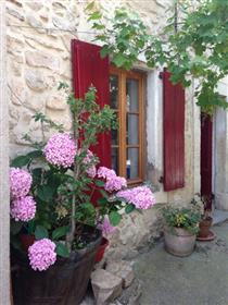 Participation in romantic cottage in Cessenon