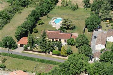 Bella casa / bungalow Villa, 145 m ², piscina tutte le comodità, bellissimo giardino con vista impr